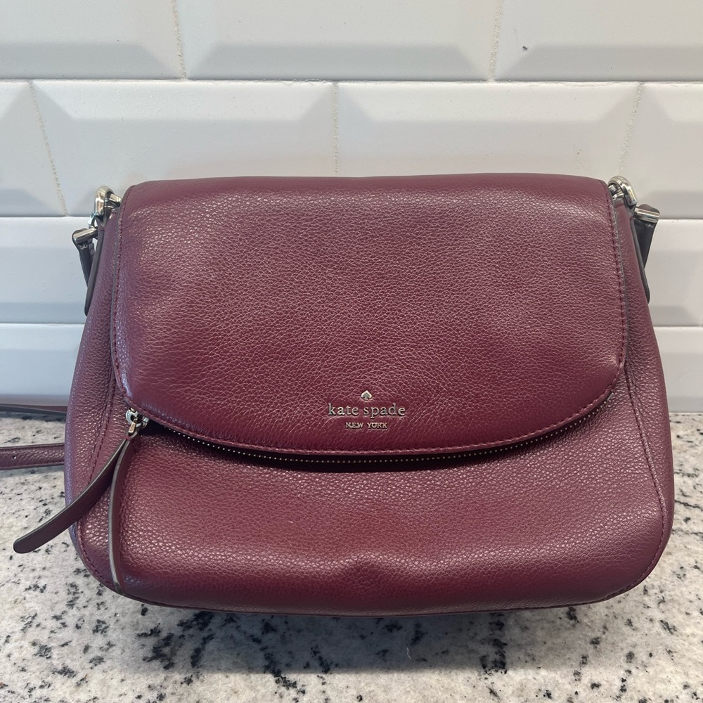 Kate spade like new two strap leather multi pocket no smoking no animal home